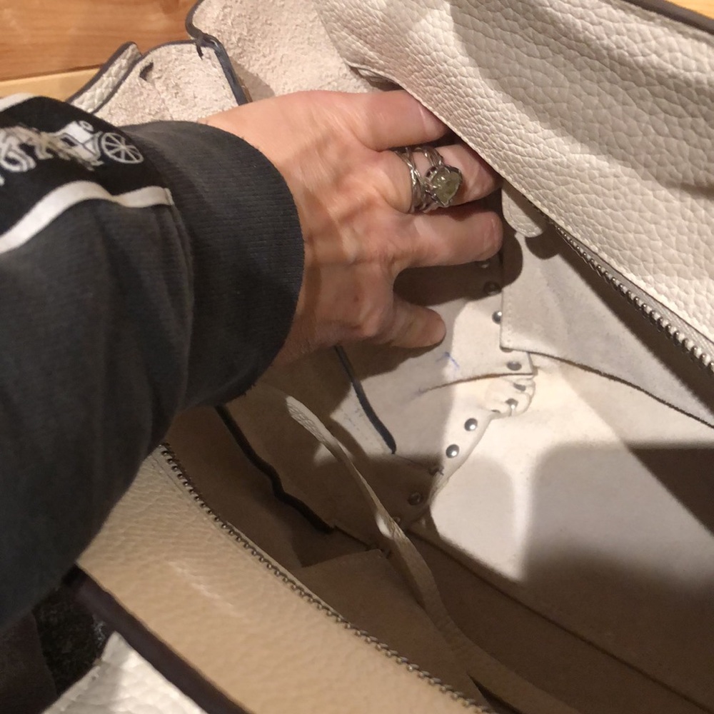 🛑NO TOUCHY! TRADED! 🛑Coach Studded Rivet Swagger!! - Picture 11 of 15
